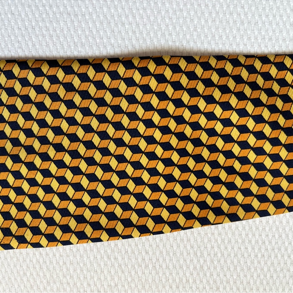 Previously owned Barney’s tie. Excellent condition.